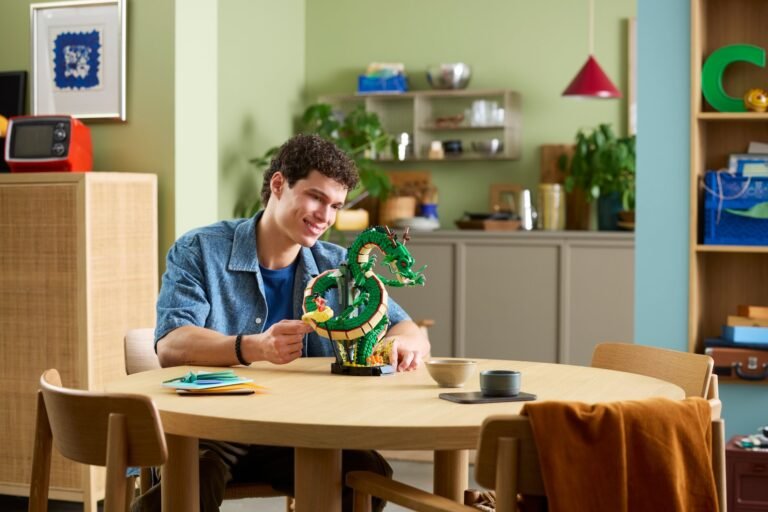 LEGO-model van Shenron en Goku uit Dragon Ball, set 11390